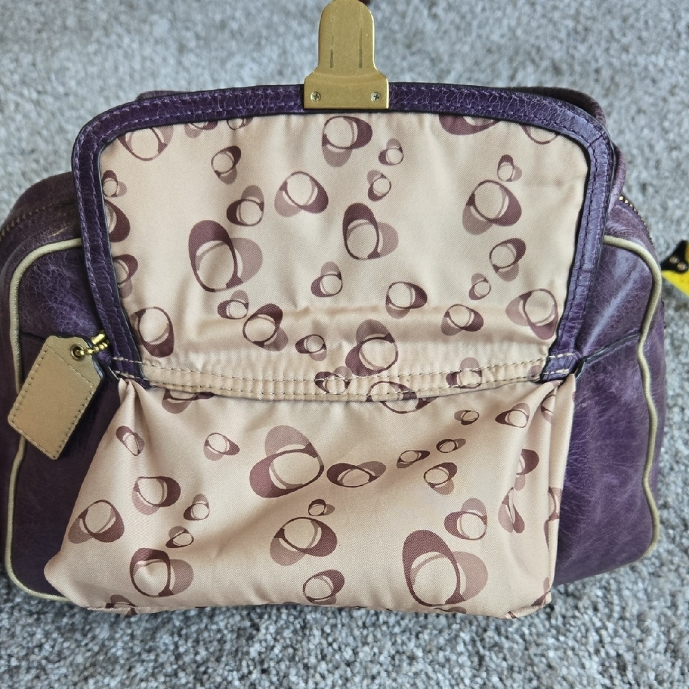 Coach Purple Shoulder Bag with Gold Details - Picture 4 of 11